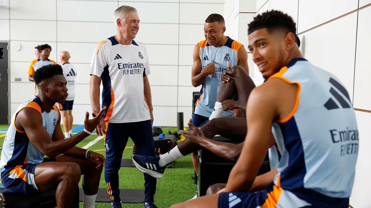 madrid_total2's tweet photo. MBAPPÉ, ANCELOTTI, BELLINGHAM Y TCHOUAMÉNI. https://t.co/d0dC1xsrhx