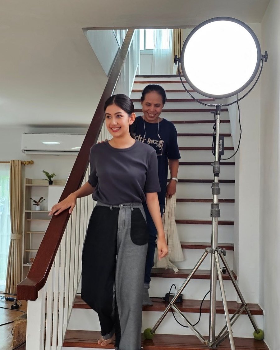 MameawFanclub's tweet photo. เก็บตกๆบรรยากาศเบื้องหลังในกองถ่ายละคร #ผีเสื้อสลับลาย 🦋 คิวที่ 9 #Q9 ฝากติดตามชมด้วยนะคะ✌🏻🎥🎬
#อรชา #ทีมอรชา #มะเหมี่ยวพรชดา #มุทธา #ตรัยจักรภัทร #กบิล #โอ๊ตรัฐธีร์ #เอ๋กษมา #กบปภัสรา #ปภัสราโปรดักชั่น #ช่อง7HD #กด35 #ch7hd #ch7hddramasocity
Cr. @kailek6969 , @juju_jureerat https://t.co/Cl92NJZ23J