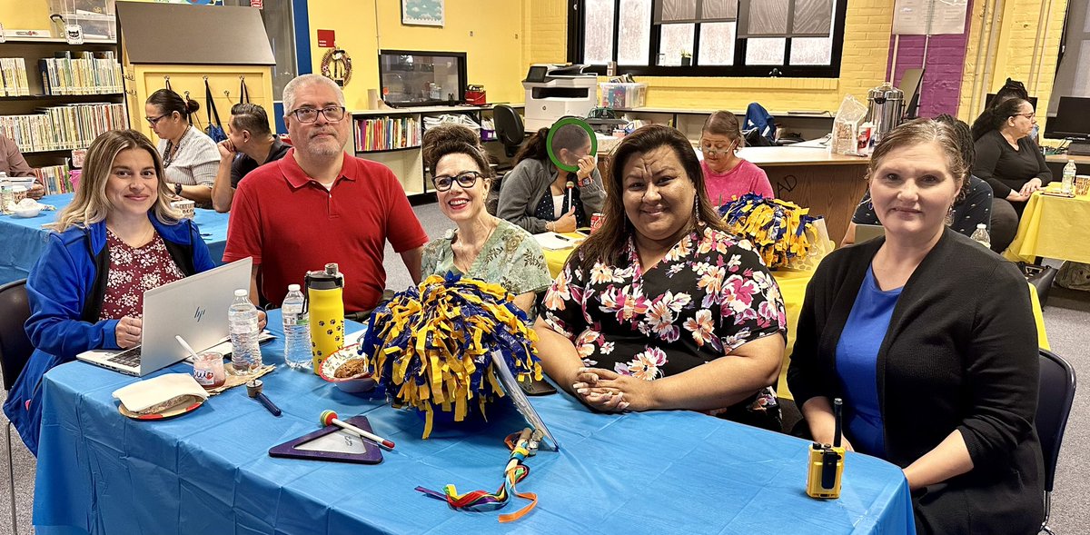 Celebrating HISD Convocation! 💙💛#BuildingChampions #BurnetES