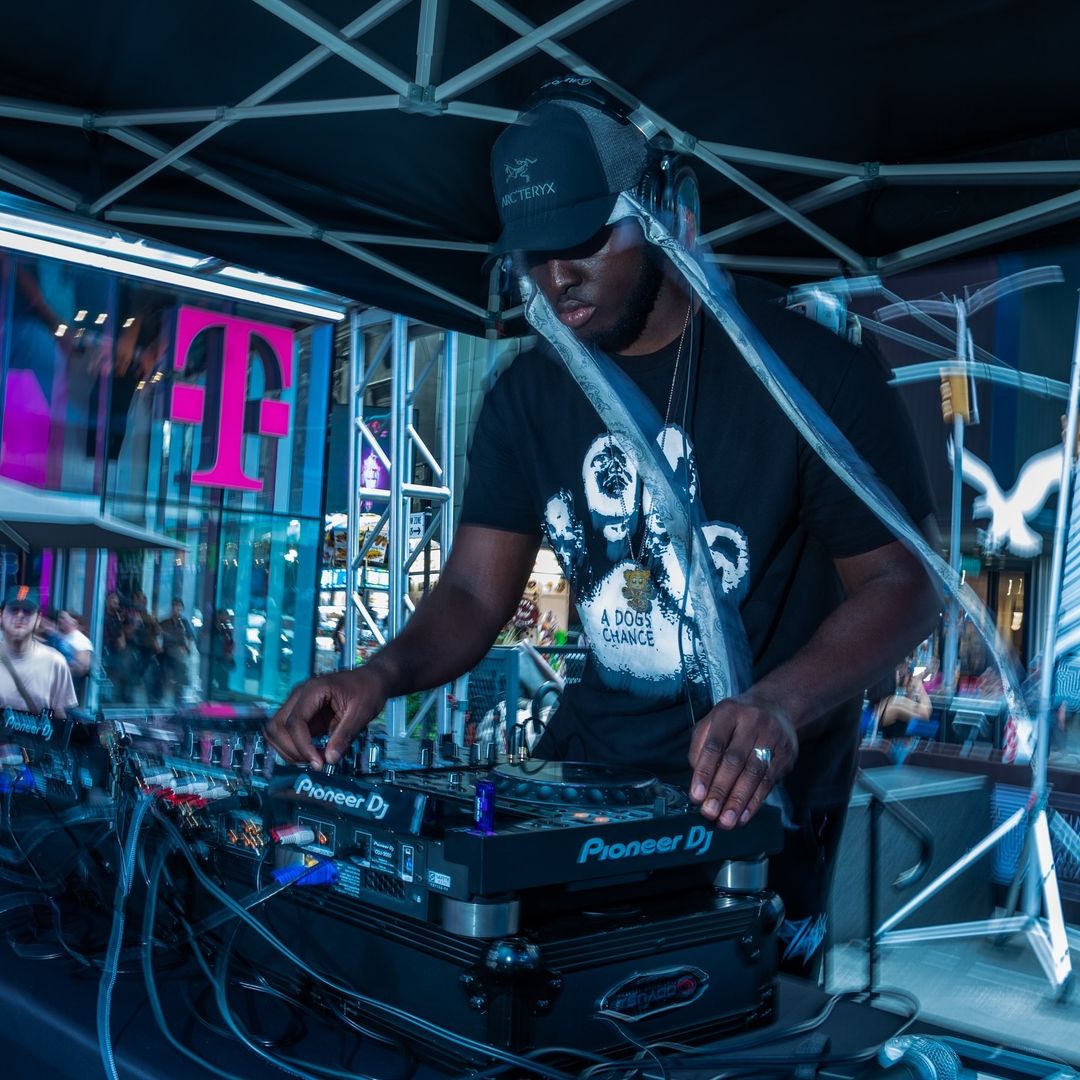catchonela's tweet photo. π¨ JUST ANNOUNCED π¨
#Dazegxd returns on 9/7 to premiere the release of Exhibition Mode, this time accompanied by local legends #Baseck & #BCRydah! Experience high energy grooves the entire night! πΎπΎ
π
Sat, Sep // 10PM // 21+
ποΈ https://t.co/4PEE9cRvK6
#CatchOneLA https://t.co/PS3IihvZQ2