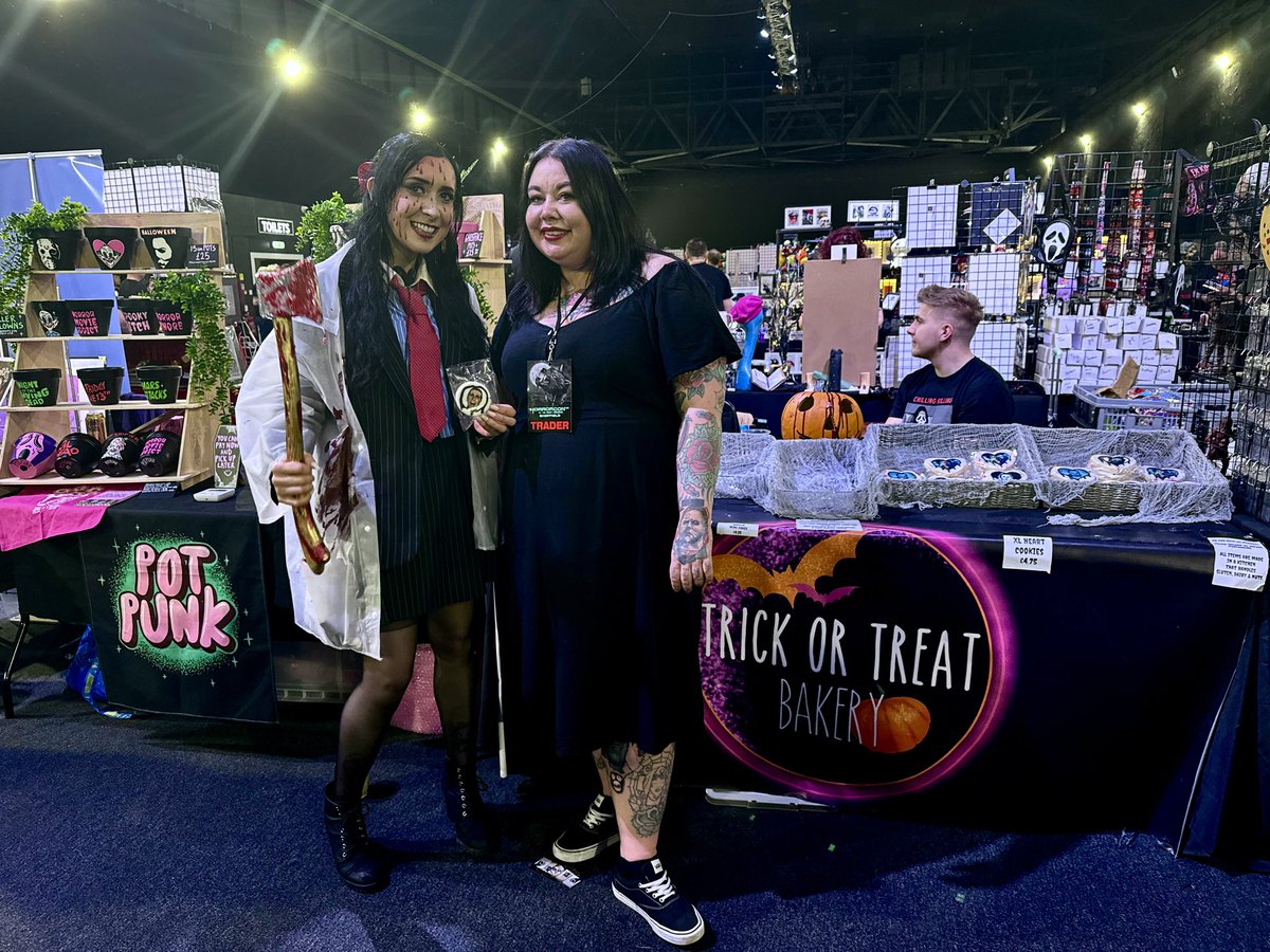 More <a href="/Horrorconuk/">HorrorConUK</a> pics 🔥

This time with the amazing people and traders in the horror community.. <a href="/cmhorror/">CM HORROR𖤐</a> @trickortreatbakeryco <a href="/hellonshirts/">Hell On Shirts</a>