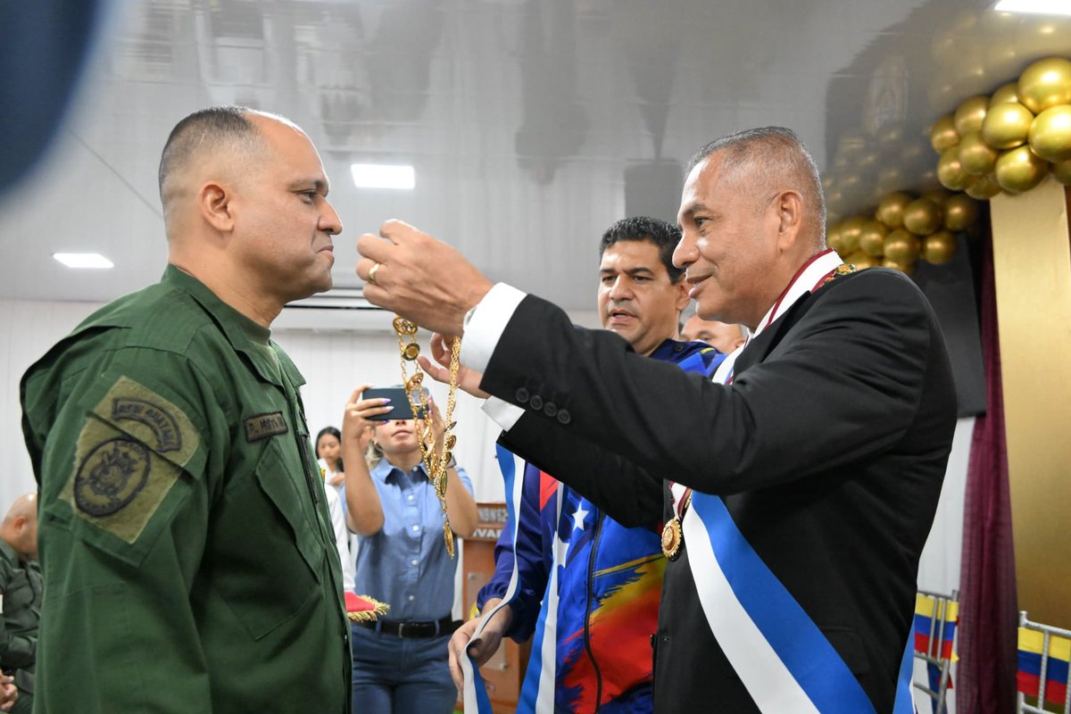 amarcanopsuv's tweet photo. En nombre del pueblo venezolano y en especial de los BOLIVARENSES quiero expresar mi más profundo agradecimiento a la FANB garantes del orden y la PAZ en nuestra Patria . Siéntanse orgullos de ser dignos herederos de los ideales de Bolívar y Chávez que luchan con @NicolasMaduro https://t.co/nvmY5zuQ0w