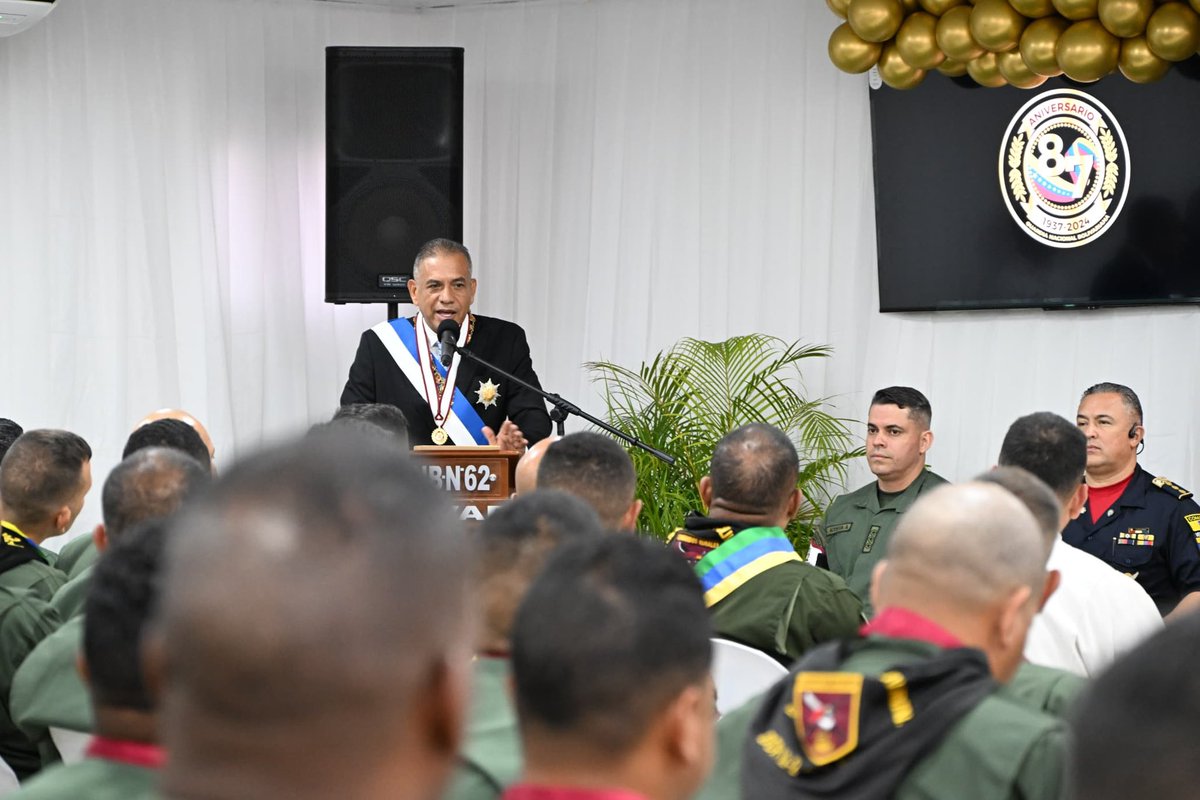 En nombre del pueblo venezolano y en especial de los BOLIVARENSES quiero expresar mi más profundo agradecimiento a la FANB garantes del orden y la PAZ en nuestra Patria . Siéntanse orgullos de ser dignos herederos de los ideales de Bolívar y Chávez que luchan con <a href="/NicolasMaduro/">Nicolás Maduro</a>