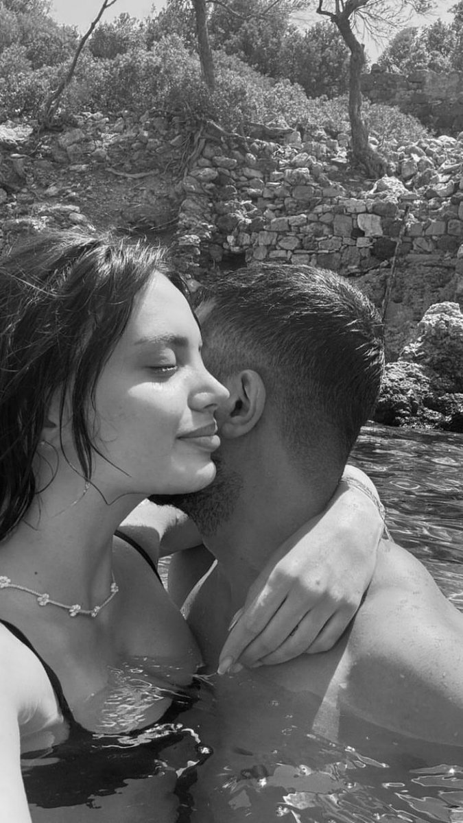 alev ateş çift captionunu hiç kaybetmeyecekler sanırım