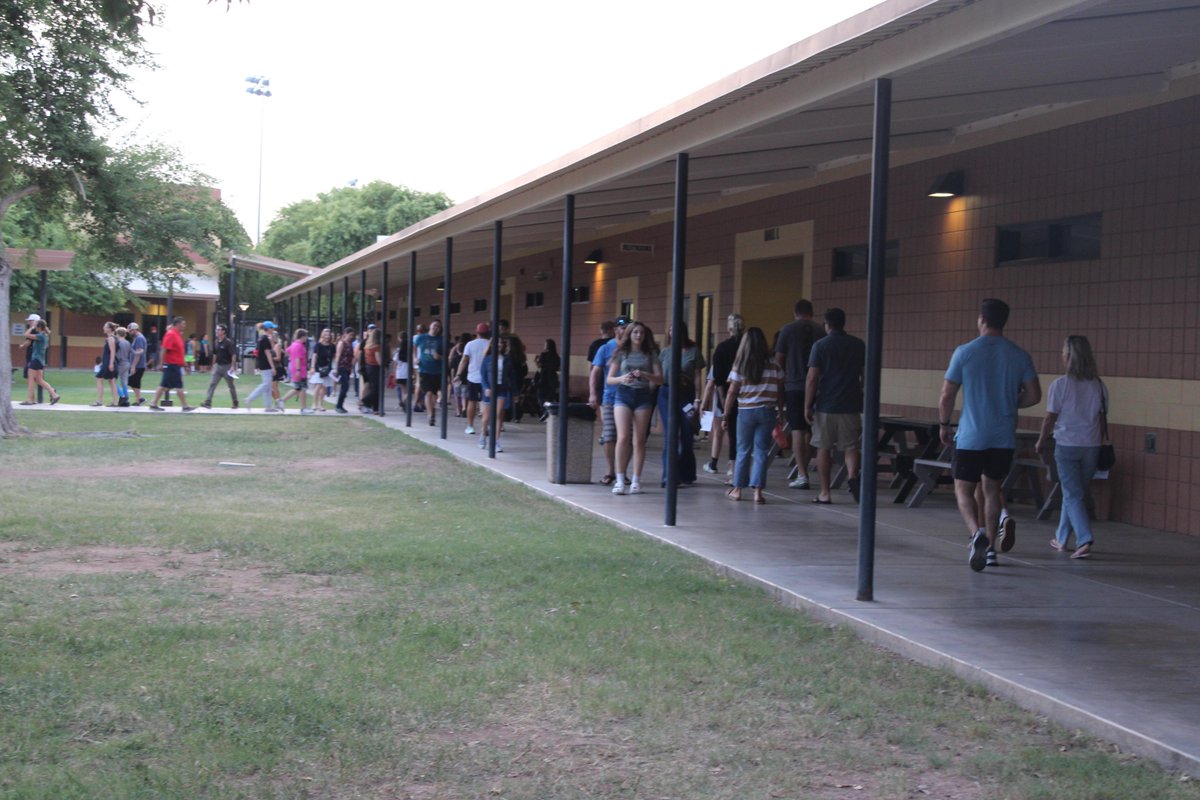 GPS_District's tweet image. Thank you to all who showed up for our Junior High Curriculum Nights last night!  All schools had a great turn out and it was fantastic to see our families on campus preparing for a great year of learning! #gilbertpublicschools #GPSFamily