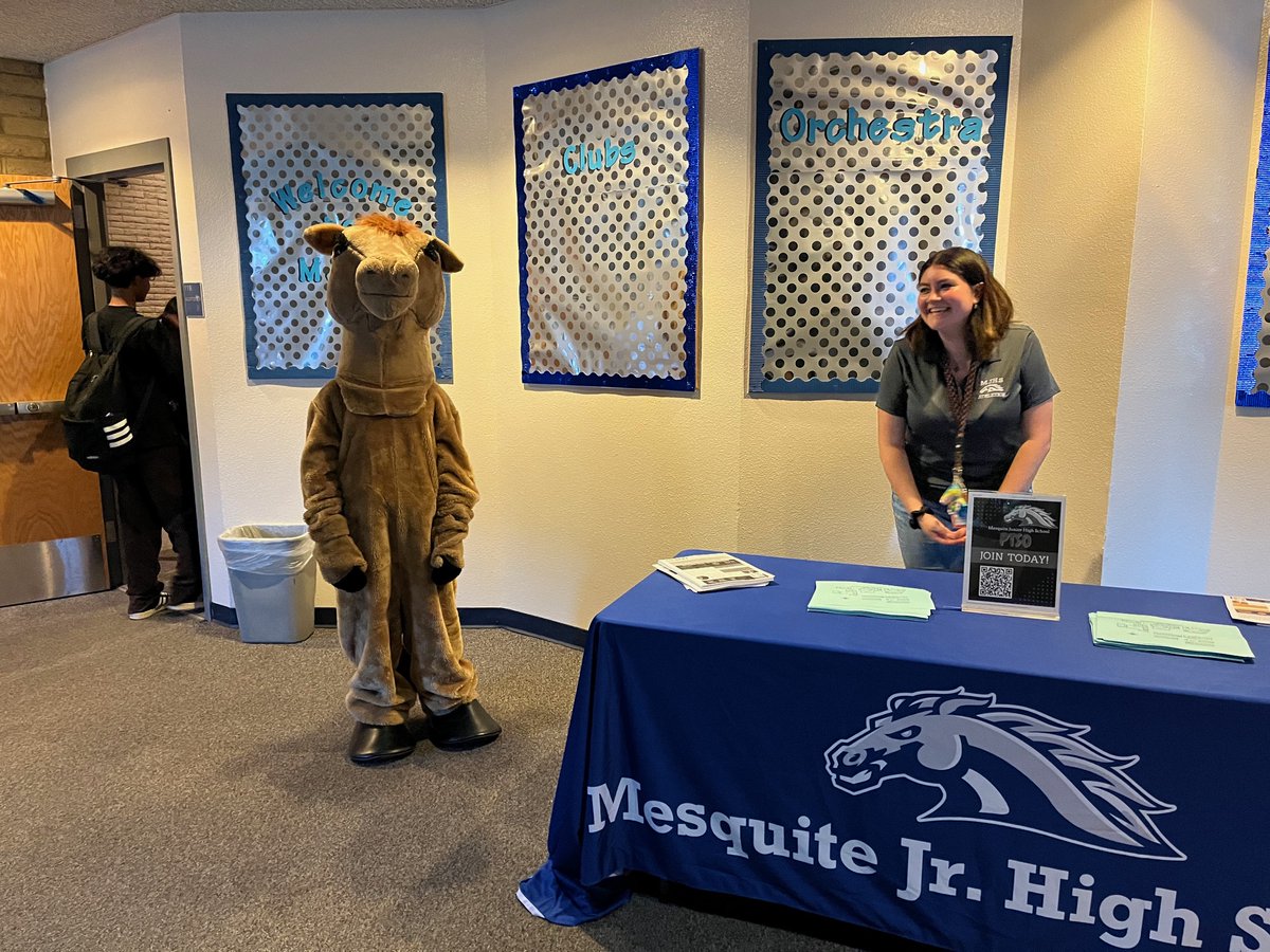 GPS_District's tweet image. Thank you to all who showed up for our Junior High Curriculum Nights last night!  All schools had a great turn out and it was fantastic to see our families on campus preparing for a great year of learning! #gilbertpublicschools #GPSFamily