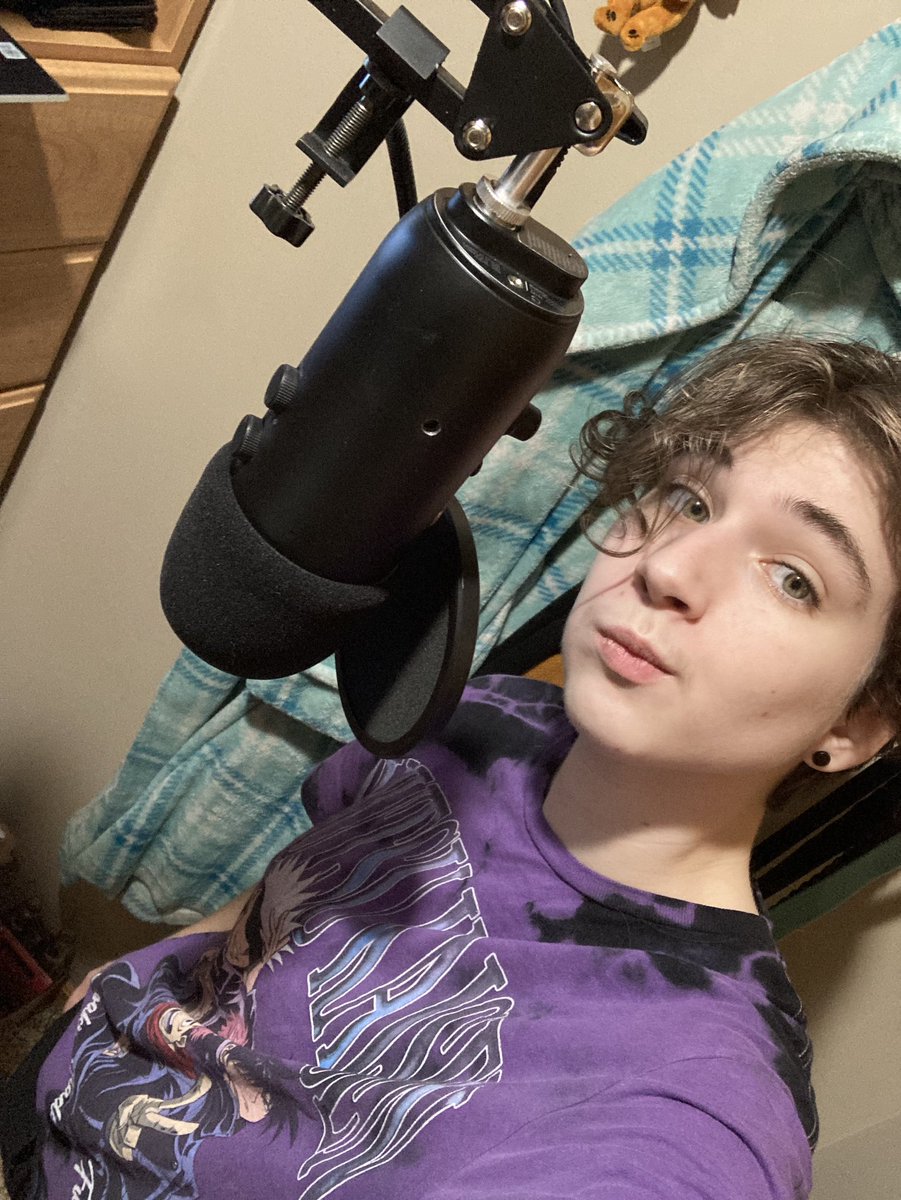 tinymouse5's tweet image. After like a year of doing nothing. We back in the (makeshift) booth bb!! Lets go!