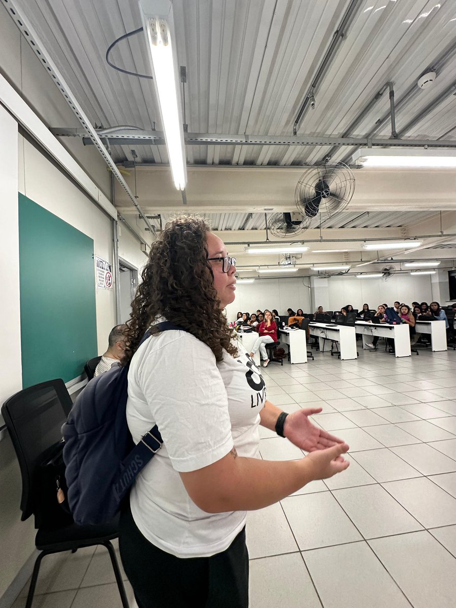 ueesp's tweet photo. Recepção dos estudantes e apresentação das entidades estudantis junto ao DCE livre da Uninove para organizar as lutas dentro de cada sala de aula em defesa da educação https://t.co/G8vvaHgSqO