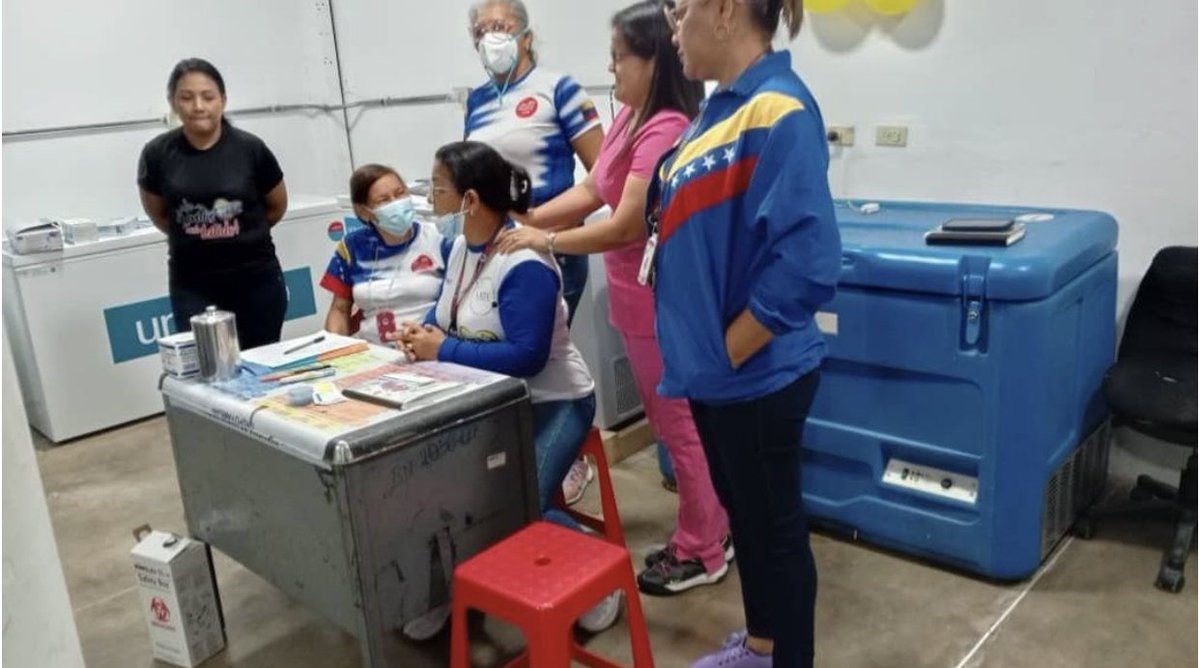 Instituto Venezolano de los Seguros Sociales (@somosivss) on Twitter photo El personal del Programa Ampliado de Inmunizaciones y Tuberculosis en la Dirección Estadal de Salud lleva a cabo una importante jornada de aplicación de la prueba de PPD a pacientes inmunodeprimidos en Barinas.
#JusticiaSoberana 🇻🇪
@nicolasmaduro <a href="/florescilia/">Cilia Flores</a> <a href="/MagaGutierrezV/">Magaly Gutiérrez Viña</a> El personal del Programa Ampliado de Inmunizaciones y Tuberculosis en la Dirección Estadal de Salud lleva a cabo una importante jornada de aplicación de la prueba de PPD a pacientes inmunodeprimidos en Barinas.
#JusticiaSoberana 🇻🇪
@nicolasmaduro <a href="/florescilia/">Cilia Flores</a> <a href="/MagaGutierrezV/">Magaly Gutiérrez Viña</a>