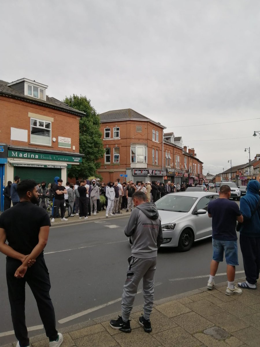 The #Derby community is coming out in their hundreds tonight. This is hours before any fascists are threatened to show. 

✊ We are the majority and we can show these fascists off 

Big ups <a href="/derby_to/">Derby Stand up to Racism</a> 👇