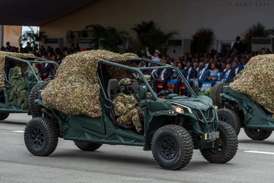 Ivoirowsky's tweet photo. L'année surpassée tellement l'opposition etait dépassée , ils ont dit que #Ouattara a loué des armes pour faire du bluff , on etait entrain de vite défiler pour rendre les armes au propriétaire avant le lendemain.😂 #an64 https://t.co/0Vv3TiLdjw