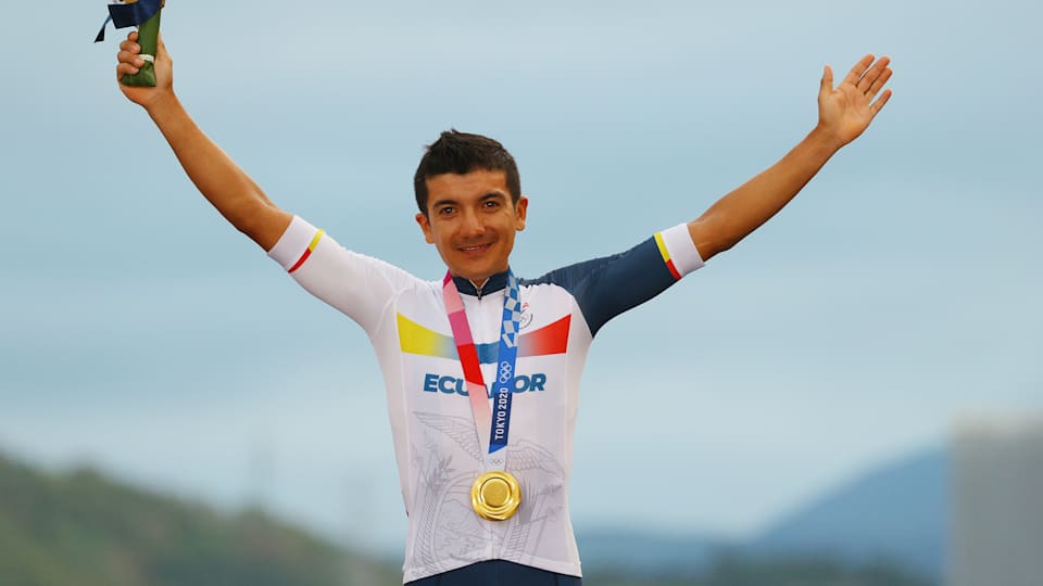 DrBannerLuis's tweet photo. Lucía Yépez, pedía apoyo a privados para llegar a Olimpiadas

D. Pintado 🎖🥈, no tiene casa propia.

Glenda Morejón🥈,de zapatos rotos a medallista.

@RichardCarapazM  deportista historico con Bicicleta sin llantas.

Y LOS MENESTROS VIAJANDO

EL ESTADO PRESENTE Es una  IDIOTEZ! https://t.co/Ok446eT4wd