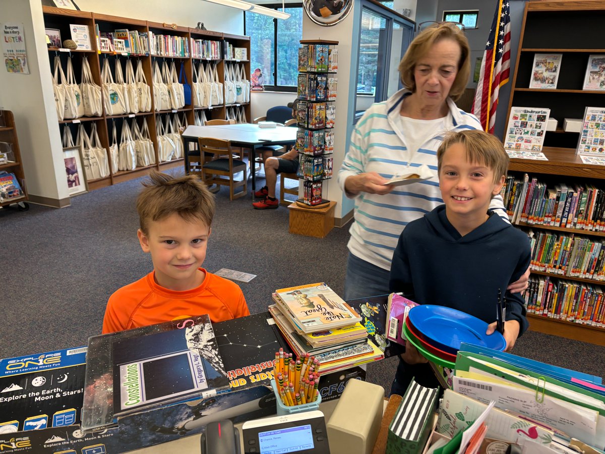 Lake George Elementary Library tweet media
