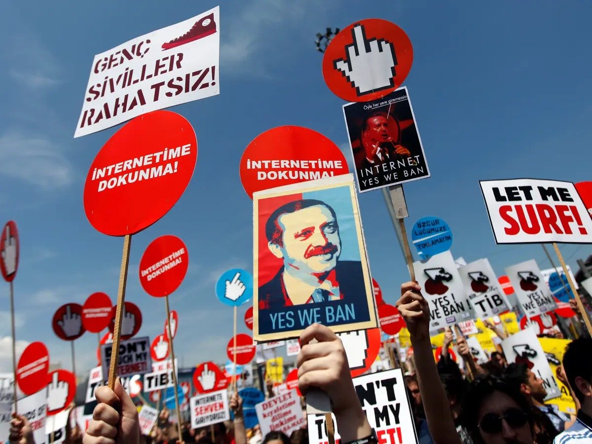 2024'ün ilk çeyreğinde Türkiye'de 1.043.312 web sitesi ve alan adı erişime engellendi.

(İfade Org)