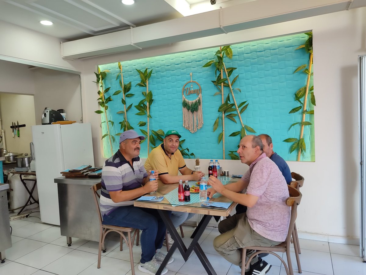 siirtashim's tweet photo. İl Müdürümüz Sn. Sabri SİDAR ve Engelsiz Yaşam, Bakım, Rehabilitasyon ve Aile Danışma Merkezimizde kalan engelli bireylerimiz Umay Ana Restoran ve Kayra Uluslararası Yardım Derneği’nin nazik davetine icabet ederek yöresel lezzetlerimizi tadarken keyifli vakit geçirdiler.😊 https://t.co/cImlIktak2