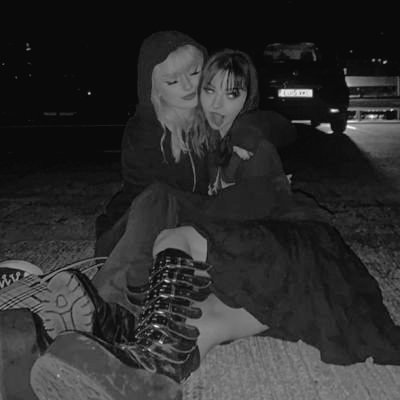 HungerGameEdtwt's tweet photo. @3mm4PL umiera z głodu. Dystrykt 1 wyeliminowany. Został 1 gracz https://t.co/VGWBZ86A2z
