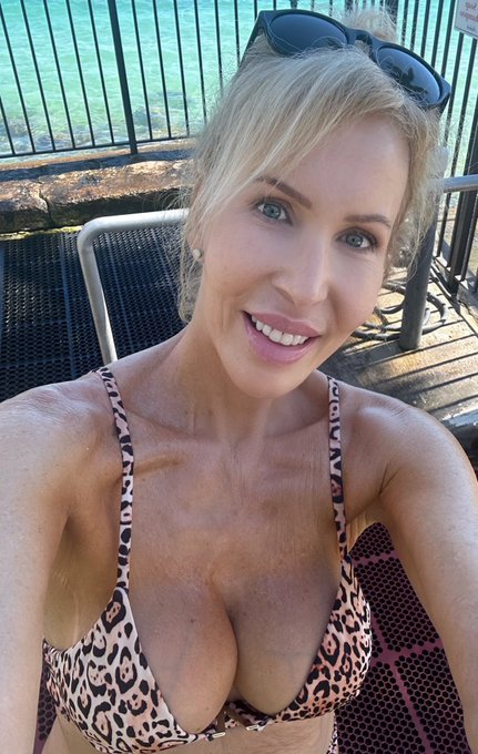 Watch Erica Lauren's leaked NSFW photo on TwXstars