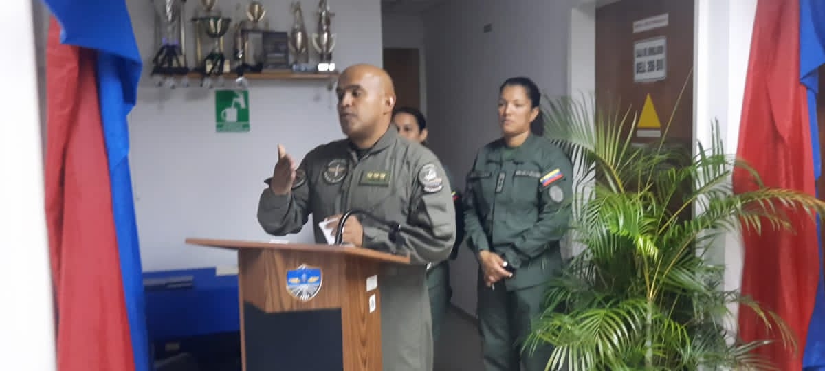 📢 #Entérate || En la mañana de hoy, en este centro se realizó el acto con motivo de entrega de condecoraciones e imposición de Barras Honor al Mérito y parche de Unidad, a todo el personal profesional y de Milicia.
#VenezuelaHaceJusticia
#FANB
#SoloUnidosVenceremos
#CEA50
#6Ago