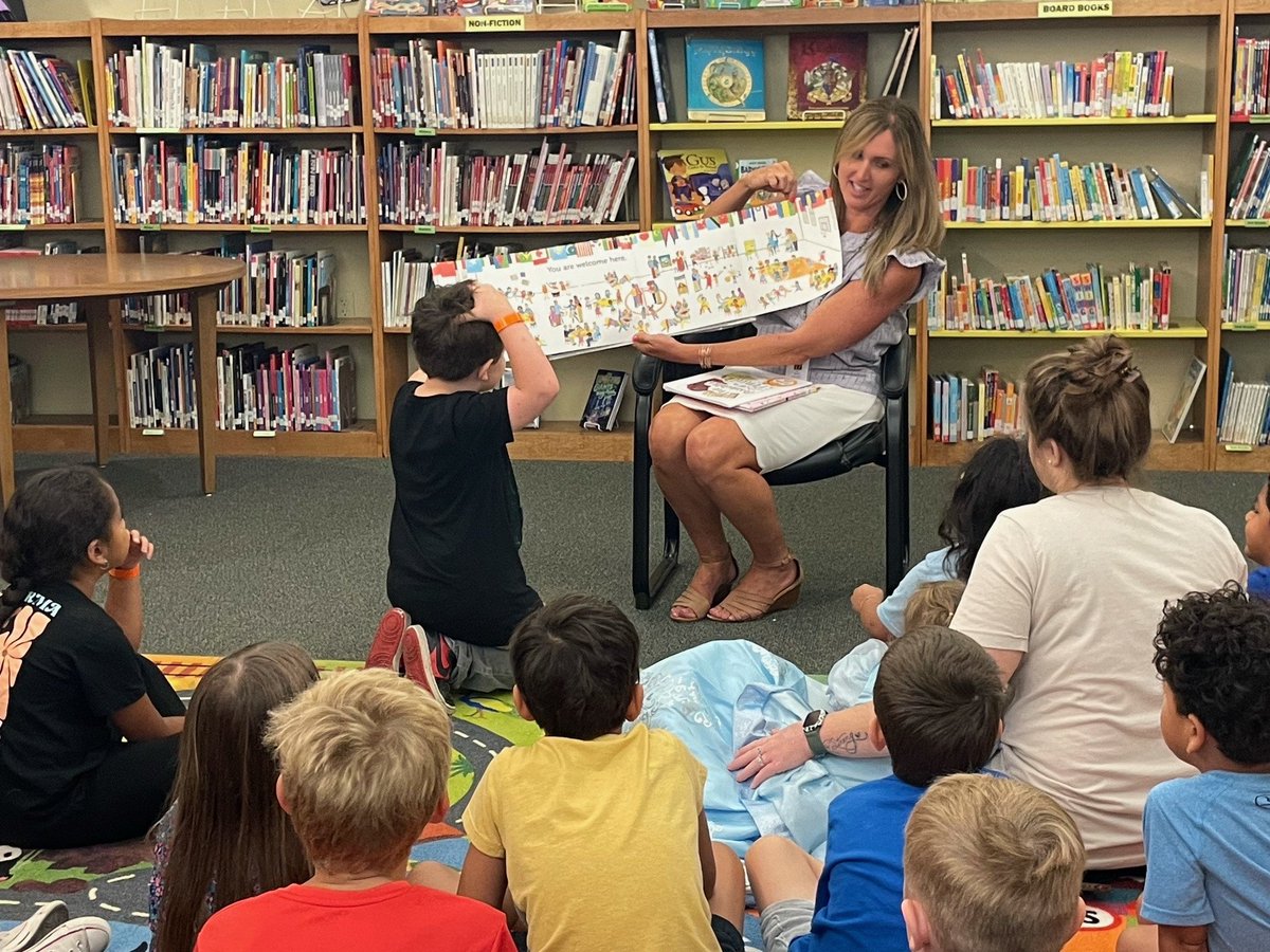 LulingPbLibrary's tweet image. Thank you to Luling ISD Superintendent Erin Warren, guest reader for a very special back to school story time! The kids (and adults) then colored paper quilt squares in honor of the 100th anniversary of LISD! #schoolandcommunitypartnershipsmatter #guestreader #backtoschool