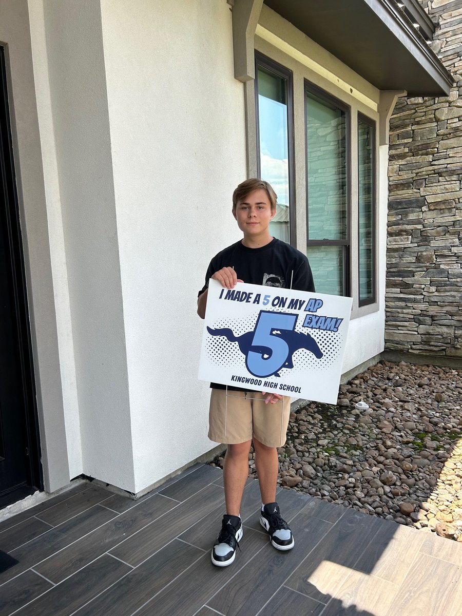 KHS_APDual's tweet image. On Monday, KHS teachers delivered 112 signs to returning sophomores, juniors, and seniors who scored a 5 on one or more AP exams. Next year, let’s add even more students to our delivery list! 💙
@HumbleISD_KHS @HumbleISD_ADV @HumbleISD
#KingwoodALLIN #HardWork #Success #IGotA5