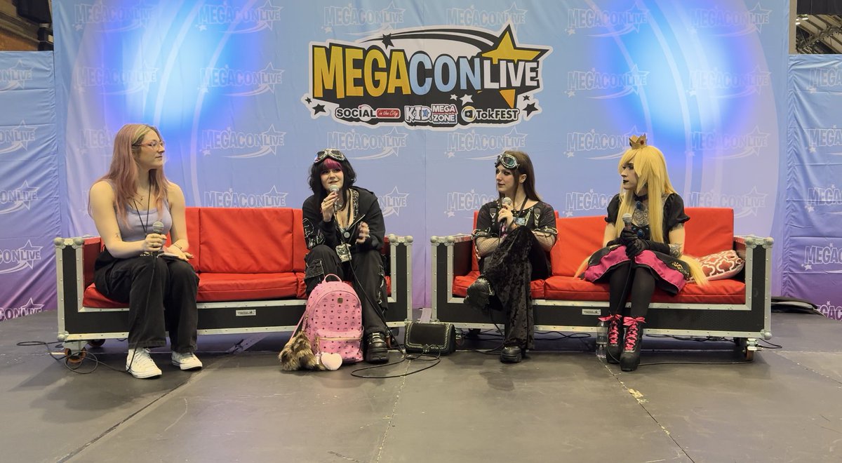 Had the absolutely BEST experience being on the alt fashion panel with <a href="/addyharajuku_/">Addyharajuku</a> and <a href="/JuicyGirlTV/">Robin | Juicy Girl 🌹</a> 💖

Thank you everyone that came to watch and support! 🫶🏻

Huge thank you to <a href="/megaconlive/">MegaCon LIVE</a> for inviting me to be alongside these amazing creators! 😍🔥