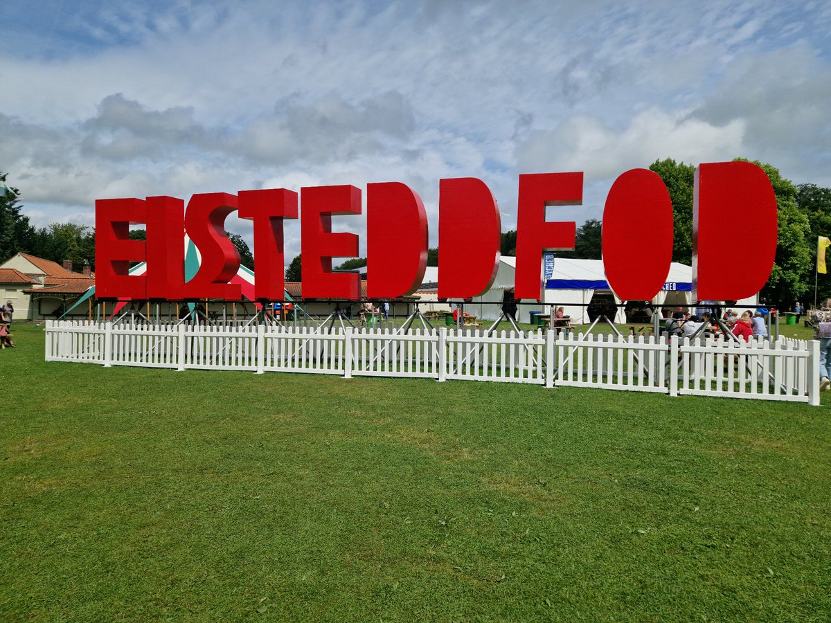 Claire Thirlwall tweet media