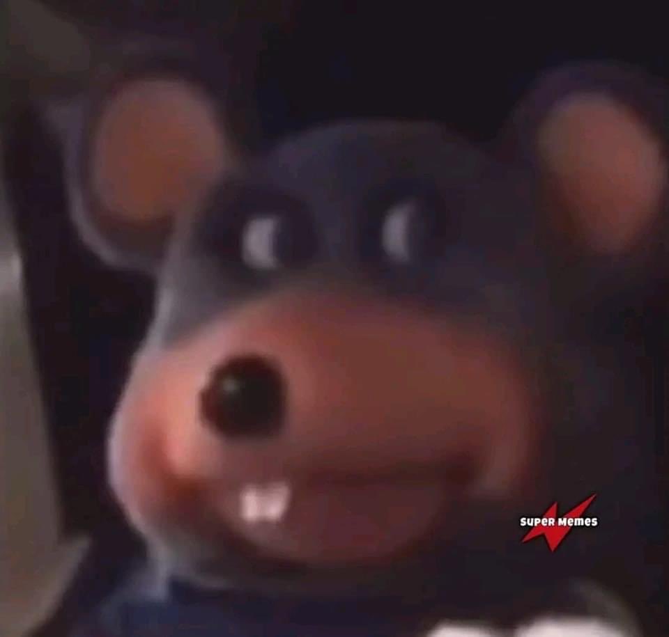 وانا بفكر في الشخص اللي قدامي هل يستاهل اطلعله شخصيتي الحقيقيه ولا اخليه علي الشخصية العامة السطحية