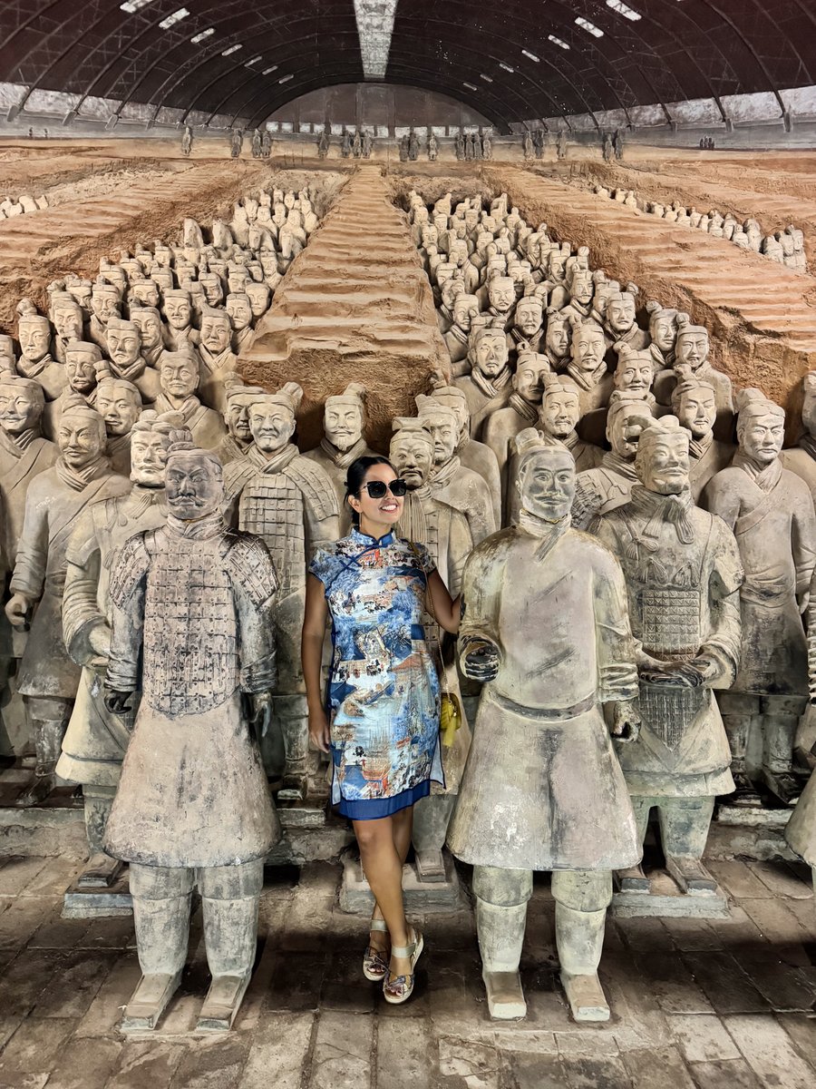mundukos's tweet photo. Llegué a Asia sin vuelo de vuelta pero sí con una lista de cosas que quería hacer y que ya cumplí:
✅ Visitar la Muralla China 
✅ Visitar China continental 
✅ Visitar Taiwán 
✅ Ir a todos los Universal Studios 
✅ Ir a todos los parques Disney del mundo https://t.co/TInBoraKI0