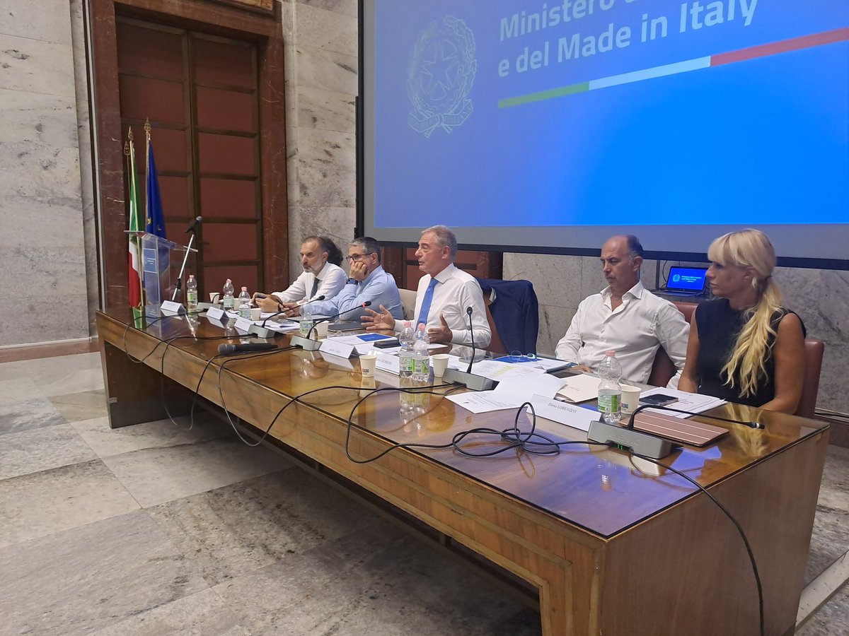mimit_gov's tweet photo. #Automotive: Urso, "Verso nuovo piano incentivi, programmazione sarà pluriennale".
Allo studio, l’introduzione di un meccanismo che privilegi le produzioni a elevato contenuto di #componentistica italiana ed europea.
https://t.co/ML3k3pJ4AF https://t.co/bZtokUb9hv