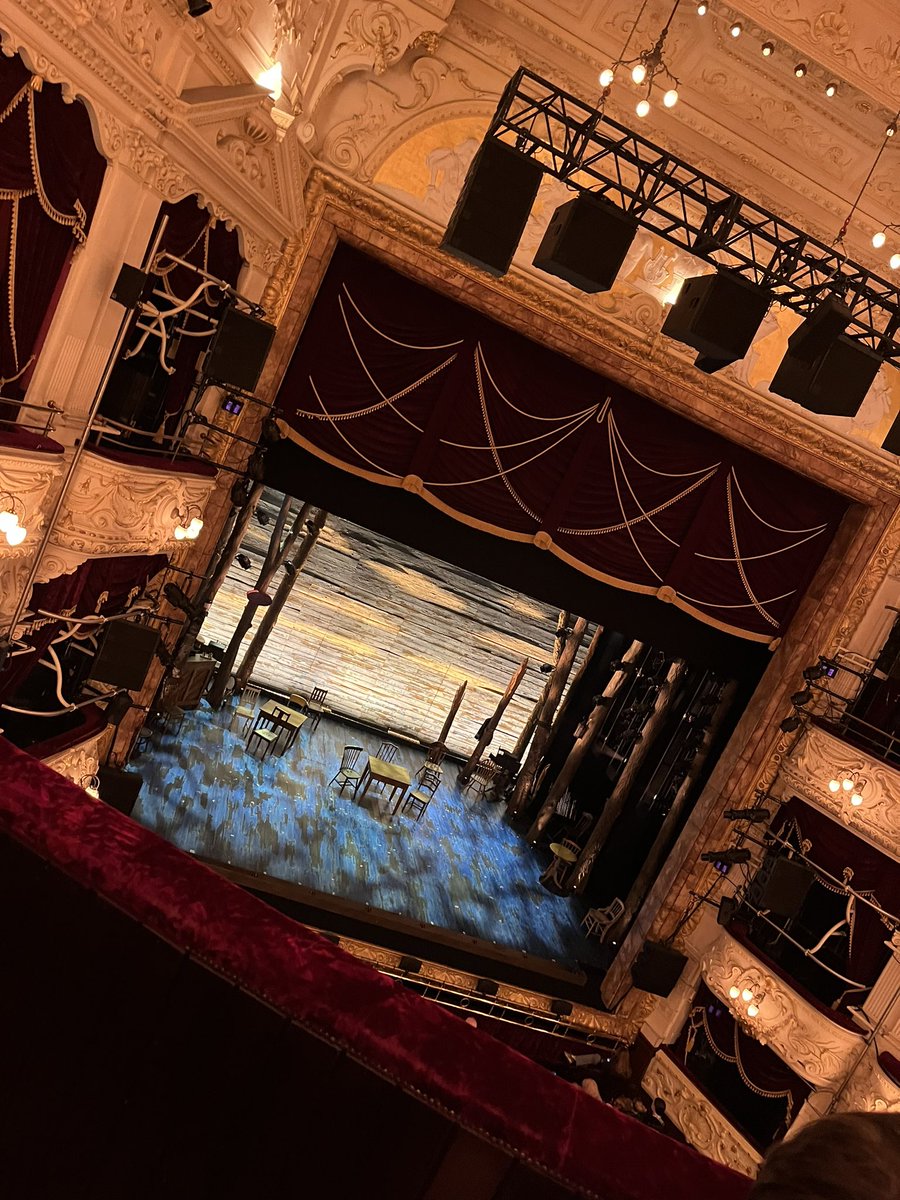 HoldsworthFiona's tweet image. @TheatreRoyalNew @ComeFromAwayUK absolutely loved the show this afternoon. A beautiful story of humans welcoming humans. A nice tonic to the current climate in our country #BeKindAlways #wereallhuman