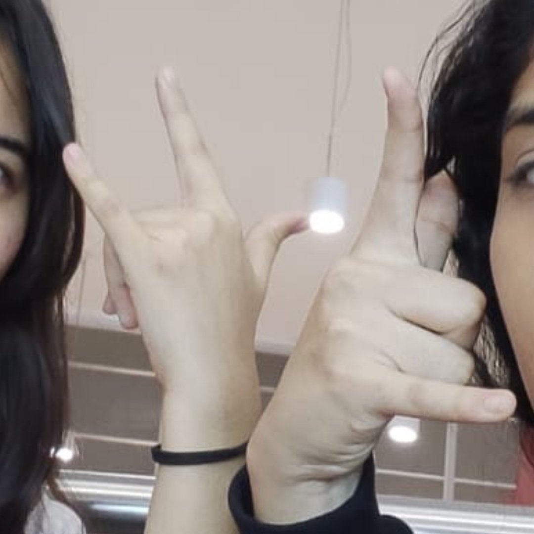 𝔏𝔞𝔲𝔤𝔥𝔦𝔫𝔤𝔰𝔱𝔬𝔠𝔨🝮︎🂱 tweet media