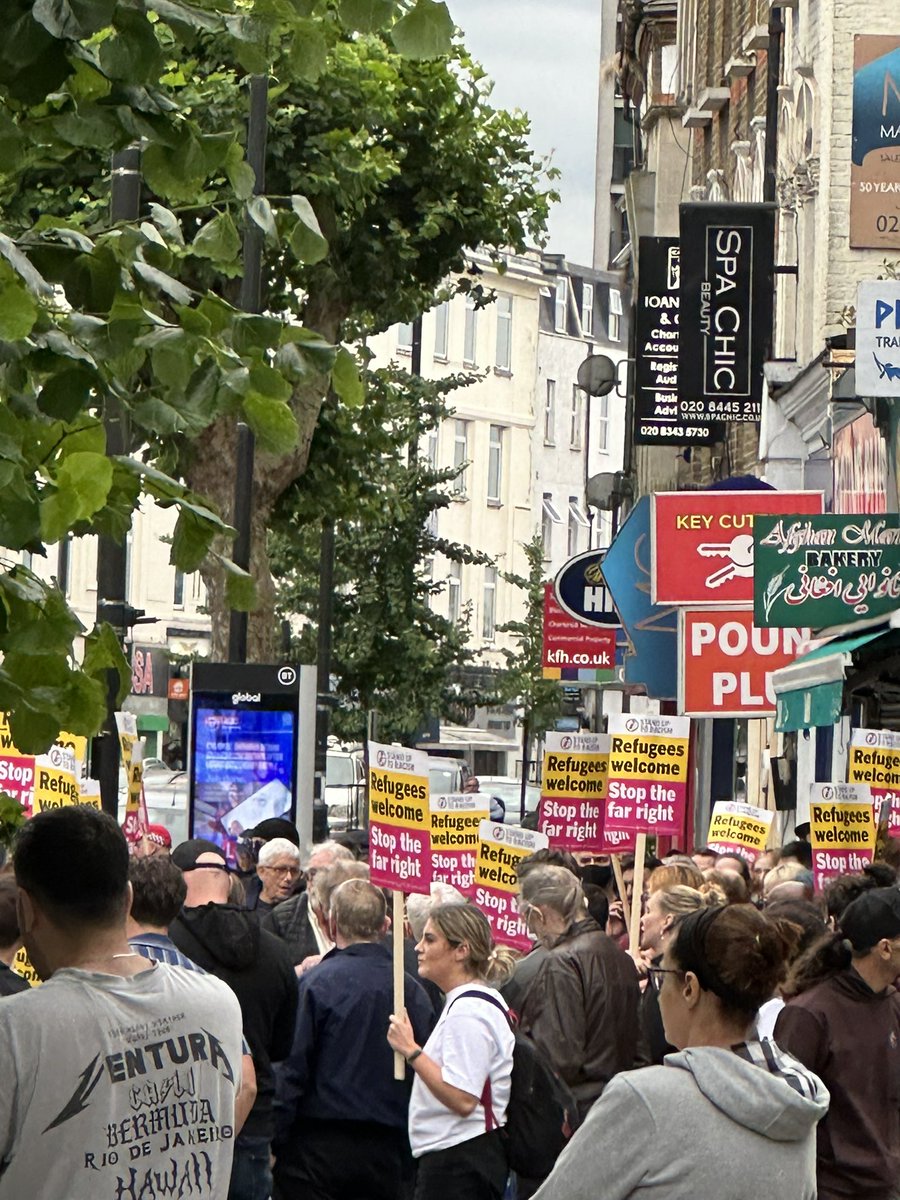 A_Zonn's tweet image. Great turnout so far by the good people of North Finchley so far!
People against racism, xenophobia, Islamophobia and domestic terrorism!
People who refuse to be intimidated by the far-right!
This is the London I know and love ❤️❤️❤️