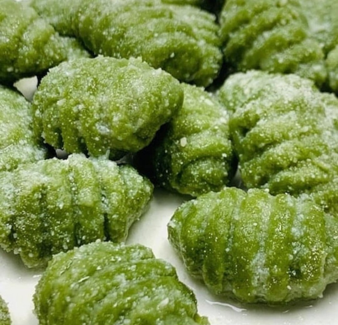 queenspasta's tweet image. One of our ☀️ Summer Sale ☀️ pasta products: Kale &amp;amp; Parmigiano Cheese Gnocchi 🥬🧀 Available now in our retail store for $10.99/Kg!

The Pastabilities are endless!™

#summerpasta #foodie #queenspasta #fresh #pasta #madeinontario #supportlocal