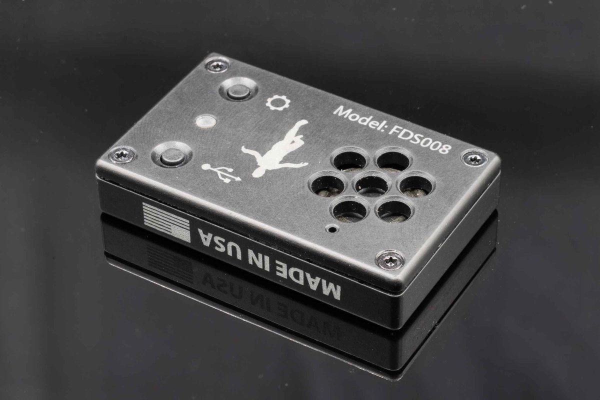 FreefallData's tweet image. Introducing our newest speaking audible altimeter, SonoAlti 4V! Now available for sale on freefalldatasystems.com! #audiblealtimeter #freefalldatasystems #sonoalti4v