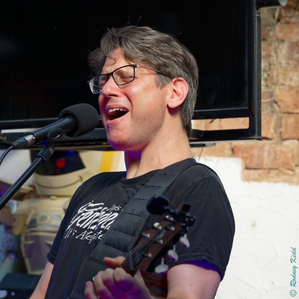 Rodney Kidd (@rodjkidd) on Twitter photo Eppyfest 11 (2024) Sunday, first up Malcolm Galloway From <a href="/itsadequate/">HatsOffItsAdequate</a> <a href="/SmokeyJoesChelt/">Smokey Joe's Chelt</a> #Eppyfest
flickr.com/photos/1271130… Eppyfest 11 (2024) Sunday, first up Malcolm Galloway From <a href="/itsadequate/">HatsOffItsAdequate</a> <a href="/SmokeyJoesChelt/">Smokey Joe's Chelt</a> #Eppyfest
flickr.com/photos/1271130…