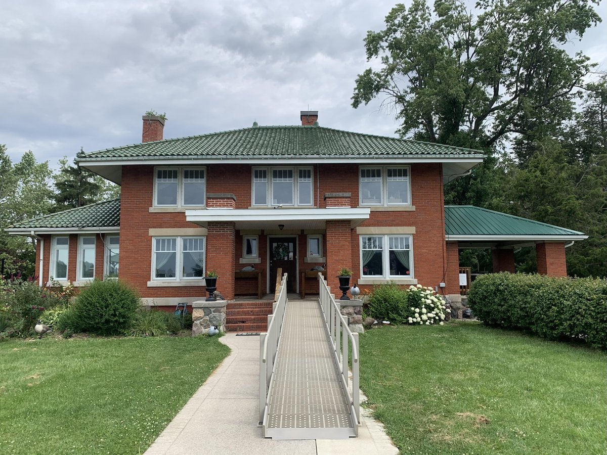 2/2

Without Manly, both family businesses would not have been as successful as it was.
“My own work became heavier as I left school, at the age of 13, to be my father’s secretary and to do a man’s share of the work in our brick and tile factory. ”(Manly from "Wild Goose Jack")