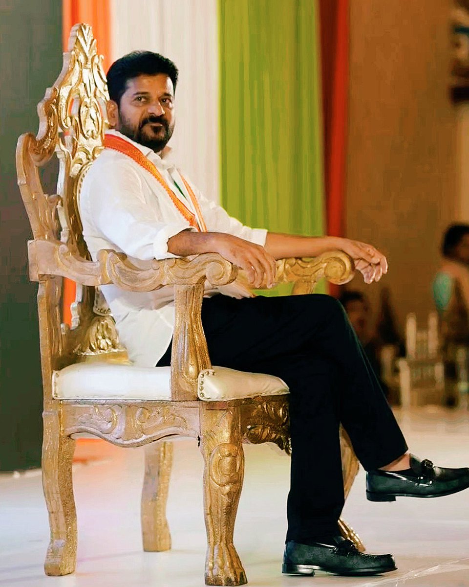 దేశ్ కి నేత అన్నోడు పార్టీ విలీనానికి సిద్ద పడ్డాడు అంటే భయపెట్టావ్ అన్న 😂😂😂

రేవంత్ రెడ్డి 🔥🥵