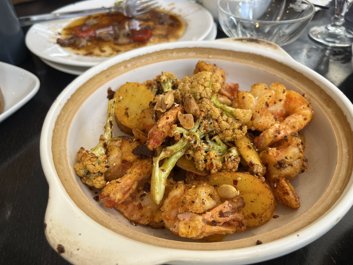 andrewkeh's tweet image. Had lunch here again today. Japanese athletes were eating and taking pictures with people. Mr. Tang said several journalists came by to interview him after our story came out. The food continues to hit the spot