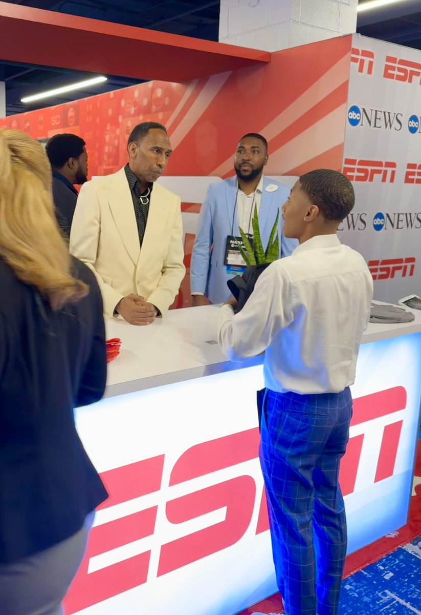 ExclusivelyEBS's tweet image. Don't forget to enjoy the journey! #NABJ24 was one for the books!
Hosted an amazing brunch as President of my awesome chapter @SNEABJ
Represented ESPN & shared the booth with the man @stephenasmith
And officially became "OG" to the young professionals 😭😭
#NABJ2024 #SNEABJ