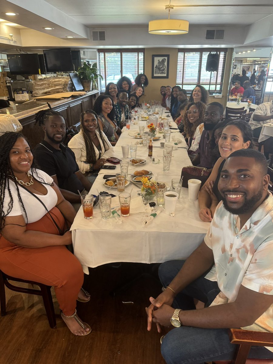 ExclusivelyEBS's tweet image. Don't forget to enjoy the journey! #NABJ24 was one for the books!
Hosted an amazing brunch as President of my awesome chapter @SNEABJ
Represented ESPN & shared the booth with the man @stephenasmith
And officially became "OG" to the young professionals 😭😭
#NABJ2024 #SNEABJ