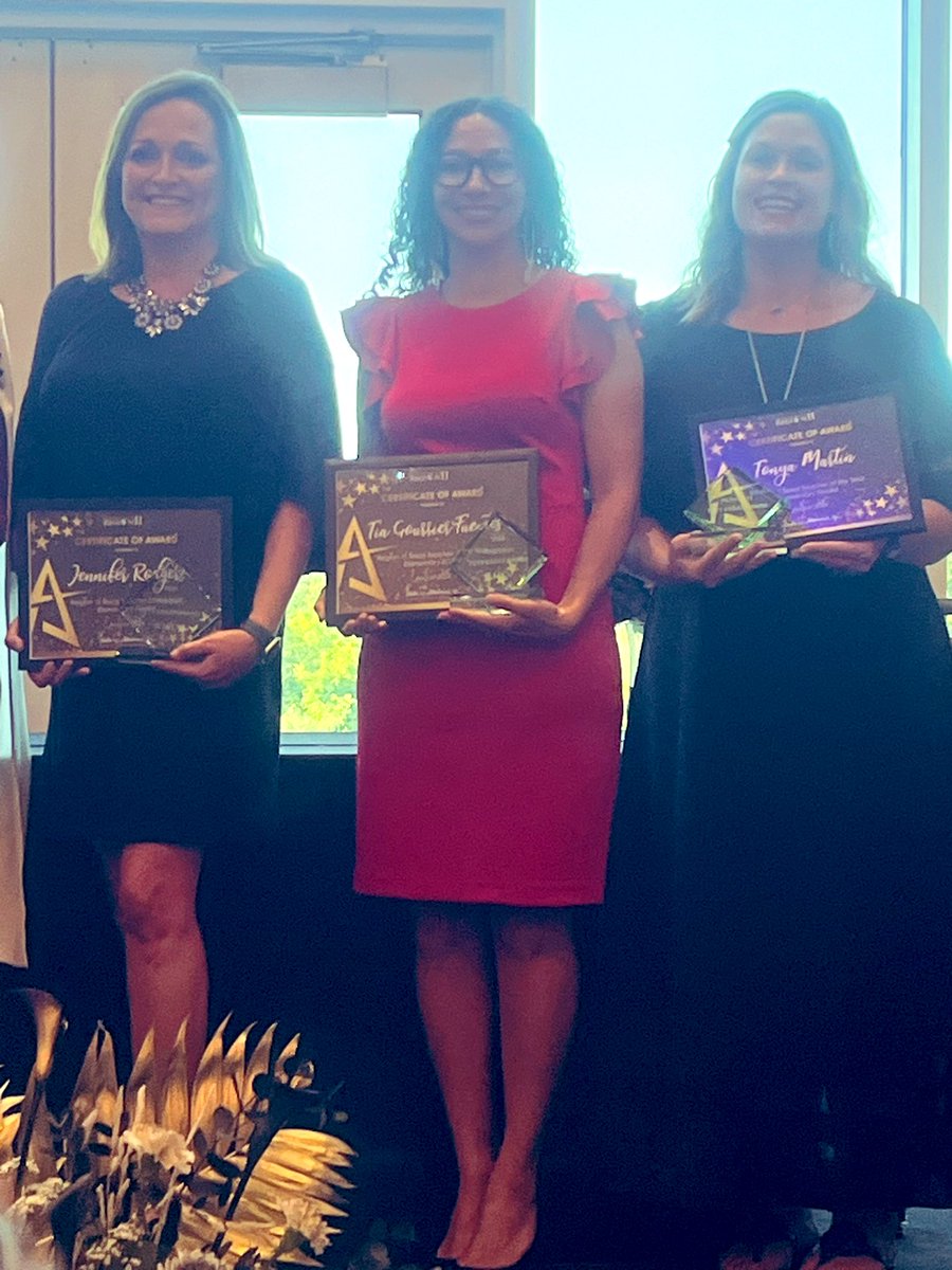talanajb's tweet image. Last night I had the honor of witnessing @CraftsAndClass Mrs. Fuentes, find out she was one of the finalists out of 90 district teacher of the year awardees for @ESCRegion11. I’m so grateful to witness the magic that happens in Room 17. @hebisd @HEBISDpeople #TheStonegateWay