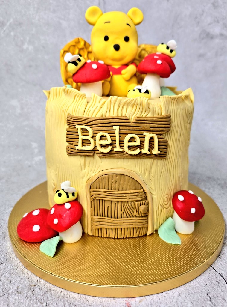 sylphid187's tweet photo. Aug. Cakes No 2!
It's Winnie the Pooh! π€
#customcakes #cakesph https://t.co/WmjmbGr5bD