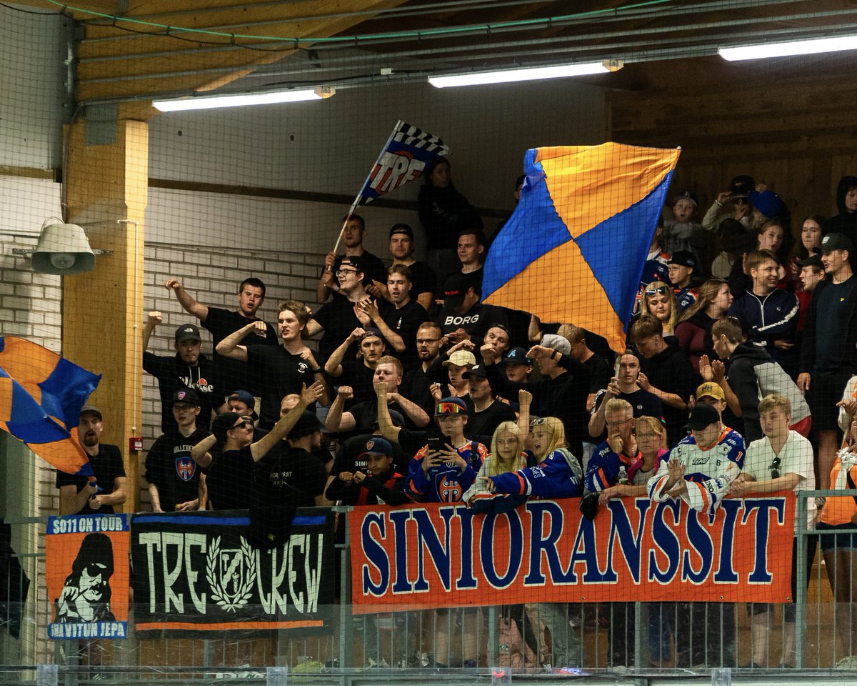 Tapparaofficial's tweet photo. Kiekkokausi avattu – perjantaina 16.8. jatketaan Aamulehti Tampere Cupin merkeissä 🏒

Kiitos kannustuksesta @Sinioranssit 🔥 https://t.co/hrkhGi9apW