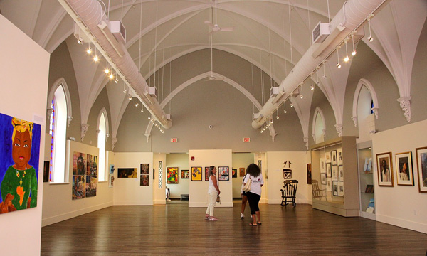 The HBHAS Seventh Annual Emancipation Art Exhibition, “Celebrating Freedom,” runs until Sept. 15 at Helson Gallery, featuring 24+ artists. Highlighting Black Canadian culture and equality, it includes works by Paul Dias and Kat Lindo. 

thespec.com/news/canada/ce…