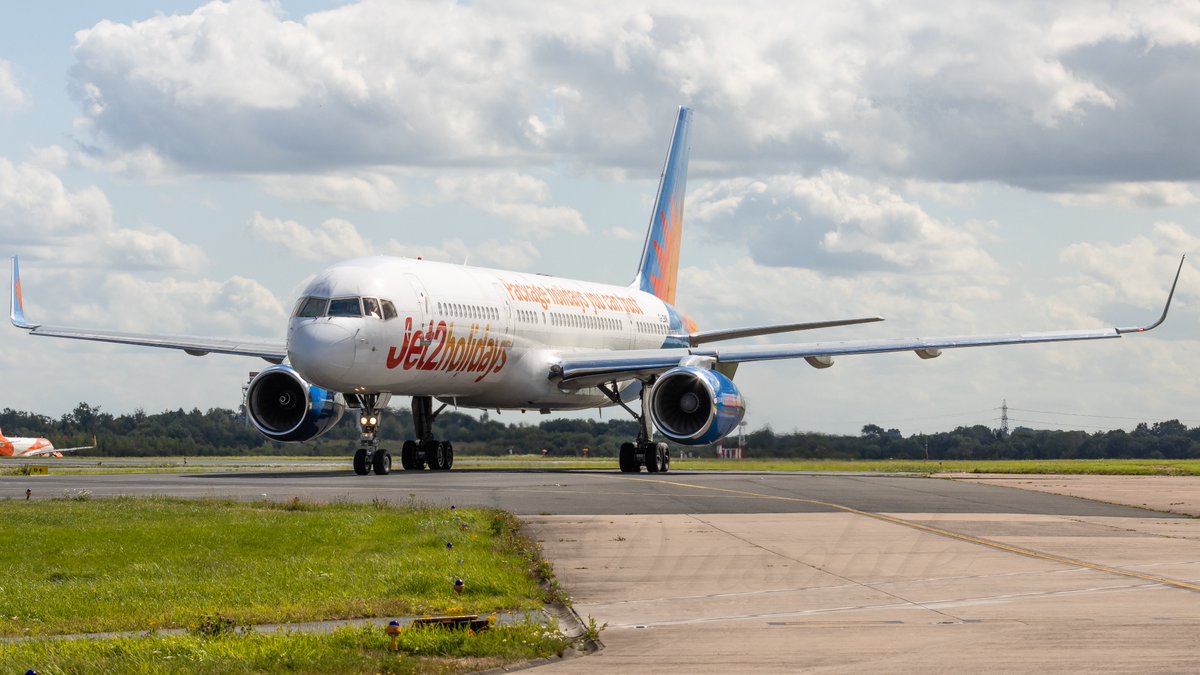 JamesDC152's tweet image. Not long left for this aircraft to operate in the skies, glad to capture it out of @manairport yesterday. @jet2tweets