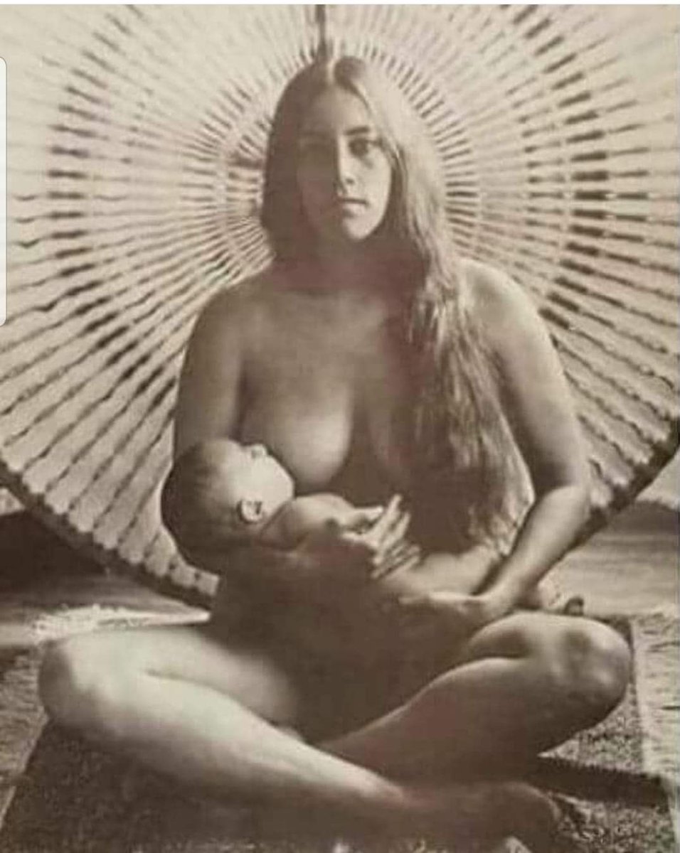 Bakire kadınlar istiyorsunuz çünkü cinsel
performansınızda ki başarısızlığın kıyaslanmasını istemiyorsunuz.
Edilgen,tecrübesiz kadınlardan eş istiyorsunuz, çünkü hizmetinizi yaparken sözünüz geçsin istiyorsunuz.
Her kadın bedenine hakkınız var gibi bakıyorsunuz,
#cibiliyetsiz +++