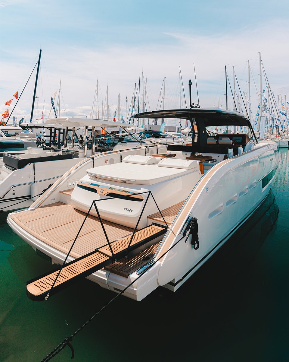 KChomka's tweet photo. Invictus Yacht TT460.

#Invictus #Yacht #tt460 #Yachting #Boat #Show #Mallorca https://t.co/2VplCjvt58