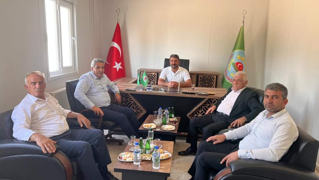 osmanidaci's tweet photo. İl Genel Meclisi Başkanımız sayın Mehmet Can Erdoğan il genel Meclis Üyelerimiz M. Nuri Kuştepe ve Osman Deniz ile birlikte Samsat Ziraat Odası Başkanı Kadir Kuştepe’yi ziyaret ettik. https://t.co/Rj69jz4Fdj