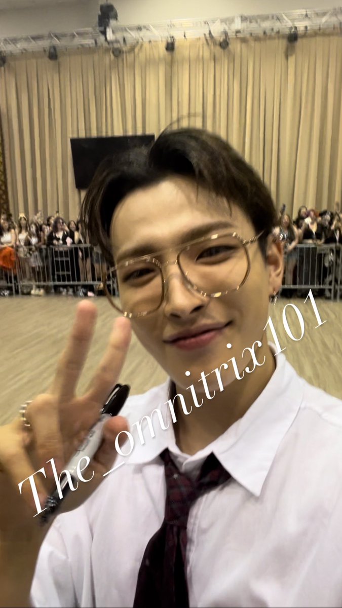 the_omnitrix101's tweet photo. Blessed that i recorded it as a video
😭🙏🏻 
Hj and Atiny wishing mingi an early B-day at send off. ❤️ #ateezindc #ateez_towardsthelight #ATEEZ #HONGJOONG #ATEEZinWashington https://t.co/ffzAnrZWoA