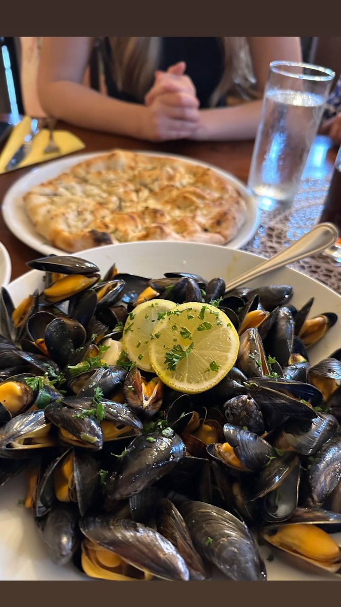 TobyLiebl's tweet photo. #miesmuscheln #food #germany https://t.co/sc9asQHND1